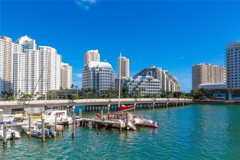 Condo in Miami, Florida, 2 bedrooms  № 1764136 - photo 2
