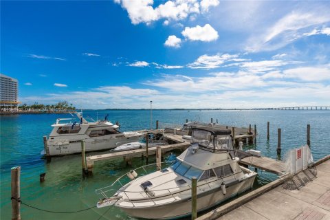 Condo in Miami, Florida, 2 bedrooms  № 1764136 - photo 9