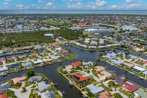 Villa ou maison à vendre à Punta Gorda, Floride: 3 chambres, 217.02 m2 № 2148154 - photo 2