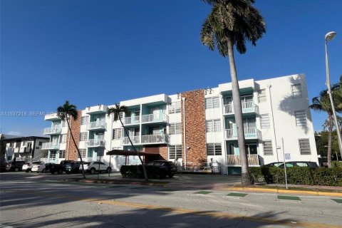 Condominio en venta en Miami Beach, Florida, 1 dormitorio, 66.89 m2 № 1995298 - foto 11