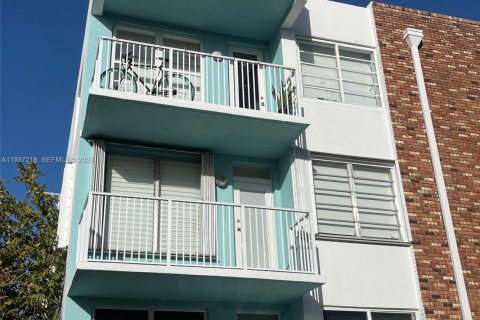 Condominio en Miami Beach, Florida, 1 dormitorio  № 1995298
