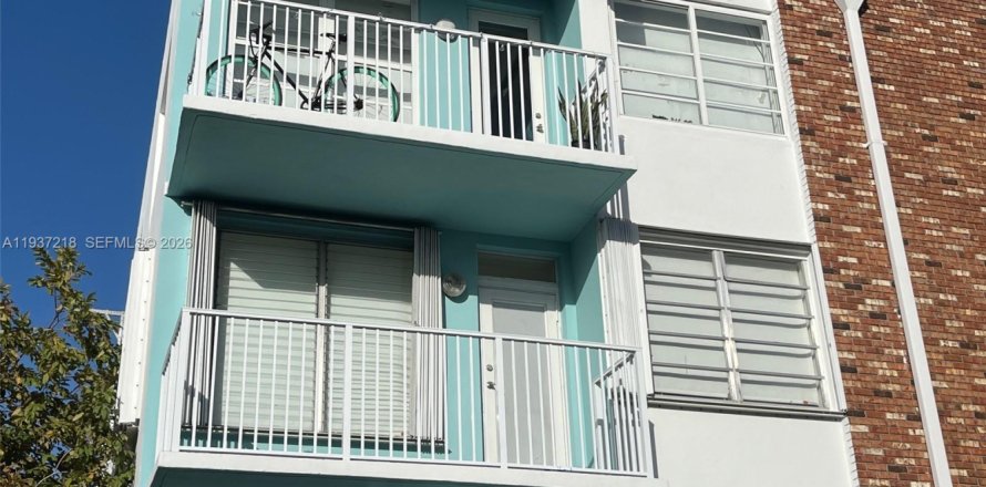 Condominio en Miami Beach, Florida, 1 dormitorio  № 1995298