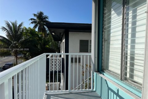 Condominio en venta en Miami Beach, Florida, 1 dormitorio, 66.89 m2 № 1995298 - foto 2