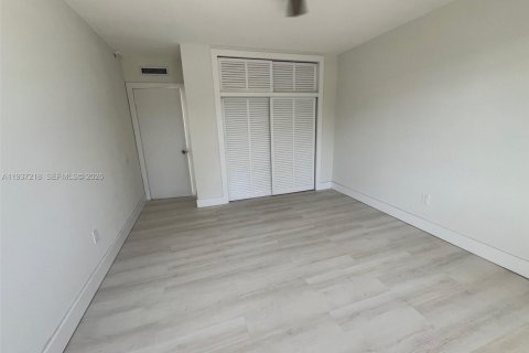 Condominio en venta en Miami Beach, Florida, 1 dormitorio, 66.89 m2 № 1995298 - foto 9