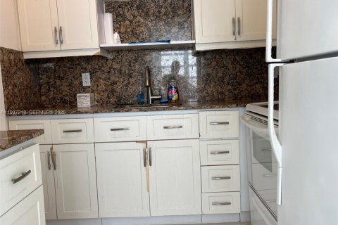 Condominio en venta en Miami Beach, Florida, 1 dormitorio, 66.89 m2 № 1995298 - foto 4