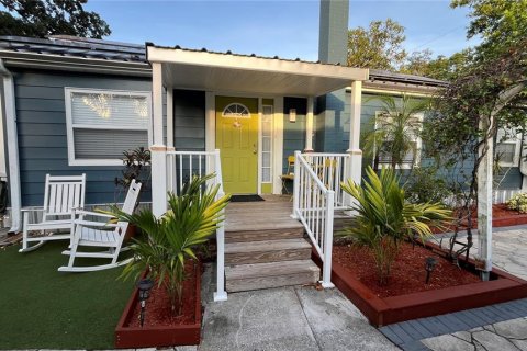 Villa ou maison à vendre à Tampa, Floride: 4 chambres, 120.4 m2 № 2267007 - photo 2