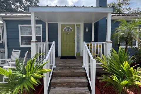 House in Tampa, Florida 4 bedrooms, 120.4 sq.m. № 2267007