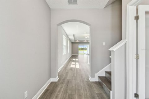 House in Zephyrhills, Florida 5 bedrooms, 277.59 sq.m. № 1559980 - photo 9