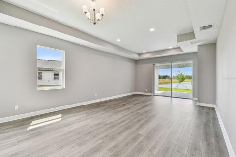 House in Zephyrhills, Florida 5 bedrooms, 277.59 sq.m. № 1559980 - photo 17