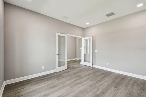 House in Zephyrhills, Florida 5 bedrooms, 277.59 sq.m. № 1559980 - photo 8
