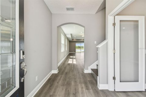 House in Zephyrhills, Florida 5 bedrooms, 277.59 sq.m. № 1559980 - photo 4