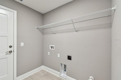 House in Zephyrhills, Florida 5 bedrooms, 277.59 sq.m. № 1559980 - photo 28