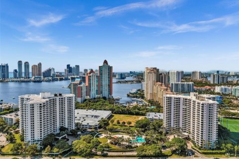 Condominio en Aventura, Florida, 2 dormitorios  № 2014378