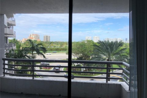 Condominio en venta en Aventura, Florida, 2 dormitorios, 98.94 m2 № 2014378 - foto 7