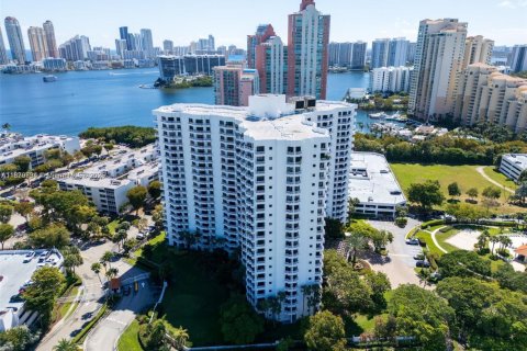 Condominio en venta en Aventura, Florida, 2 dormitorios, 98.94 m2 № 2014378 - foto 18