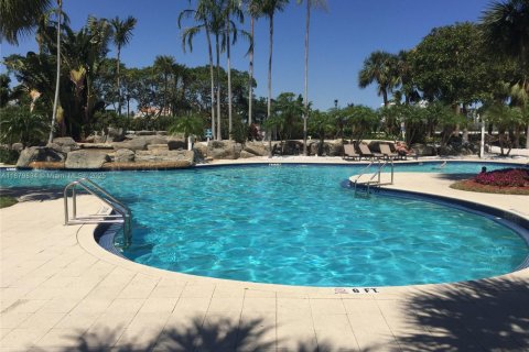 Condominio en venta en Aventura, Florida, 2 dormitorios, 98.94 m2 № 2014378 - foto 13