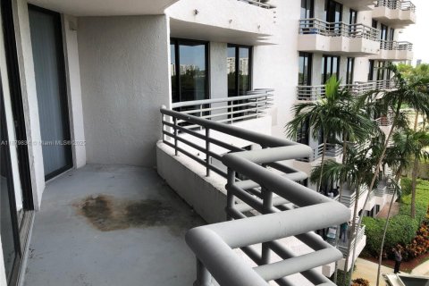 Condominio en venta en Aventura, Florida, 2 dormitorios, 98.94 m2 № 2014378 - foto 8