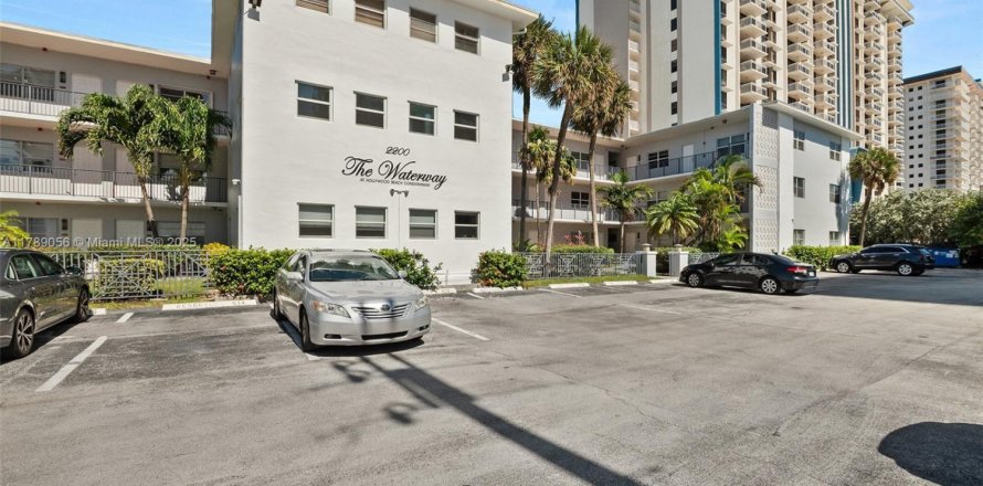 Condo in Hollywood, Florida, 2 bedrooms № 1743985