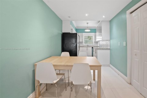 Condominio en venta en Hollywood, Florida, 2 dormitorios, 99.87 m2 № 1743985 - foto 8