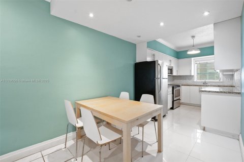 Condominio en venta en Hollywood, Florida, 2 dormitorios, 99.87 m2 № 1743985 - foto 7