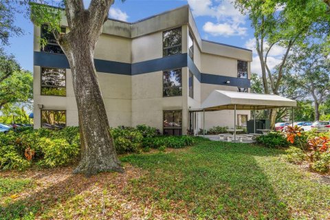 Commercial property in Brandon, Florida 135.64 sq.m. № 1614965 - photo 2