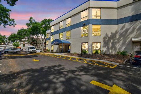 Commercial property in Brandon, Florida 135.64 sq.m. № 1614965 - photo 3