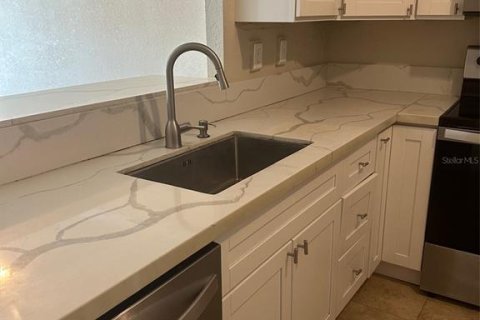 Condo in Sarasota, Florida, 2 bedrooms  № 1722064 - photo 10
