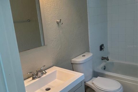 Condo in Sarasota, Florida, 2 bedrooms  № 1722064 - photo 13