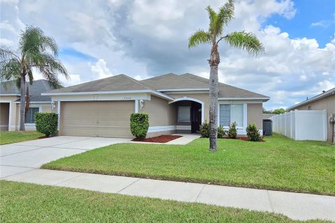 Villa ou maison à louer à Wesley Chapel, Floride: 3 chambres, 143.44 m2 № 2402845 - photo 3