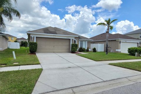 Villa ou maison à louer à Wesley Chapel, Floride: 3 chambres, 143.44 m2 № 2402845 - photo 2