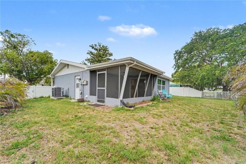 Villa ou maison à louer à Holiday, Floride: 2 chambres, 97.73 m2 № 2111042 - photo 16