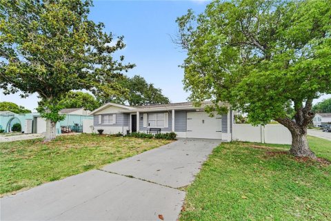 Villa ou maison à louer à Holiday, Floride: 2 chambres, 97.73 m2 № 2111042 - photo 2