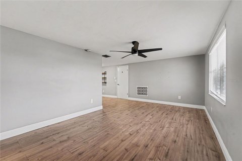 Villa ou maison à louer à Holiday, Floride: 2 chambres, 97.73 m2 № 2111042 - photo 6