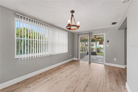 Villa ou maison à louer à Holiday, Floride: 2 chambres, 97.73 m2 № 2111042 - photo 5