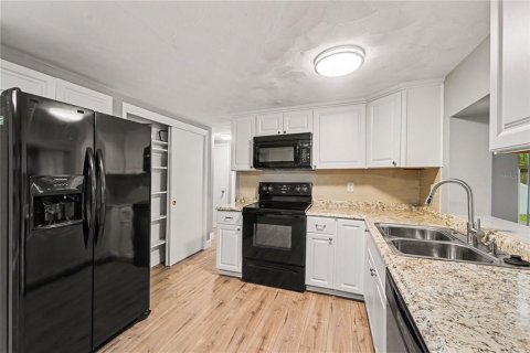 Villa ou maison à louer à Holiday, Floride: 2 chambres, 97.73 m2 № 2111042 - photo 9