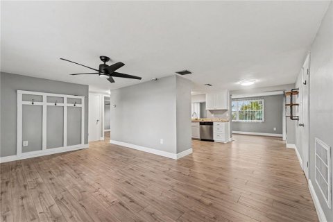 Villa ou maison à louer à Holiday, Floride: 2 chambres, 97.73 m2 № 2111042 - photo 7