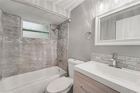Villa ou maison à louer à Holiday, Floride: 2 chambres, 97.73 m2 № 2111042 - photo 14