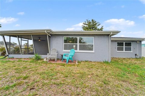 Villa ou maison à louer à Holiday, Floride: 2 chambres, 97.73 m2 № 2111042 - photo 17
