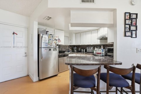 Copropriété à vendre à Doral, Floride: 1 chambre, 75.25 m2 № 2008485 - photo 6