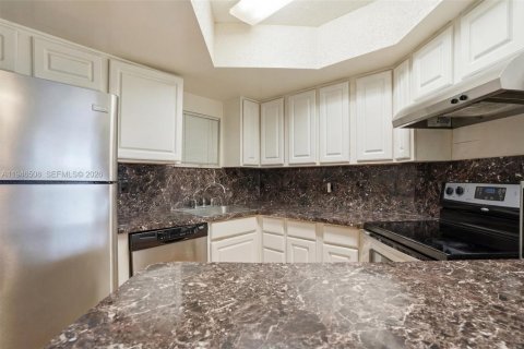 Copropriété à vendre à Doral, Floride: 1 chambre, 75.25 m2 № 2008485 - photo 5