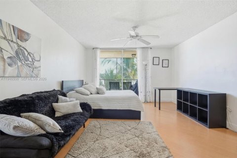 Copropriété à vendre à Doral, Floride: 1 chambre, 75.25 m2 № 2008485 - photo 7