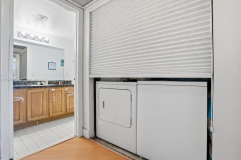 Copropriété à vendre à Doral, Floride: 1 chambre, 75.25 m2 № 2008485 - photo 11