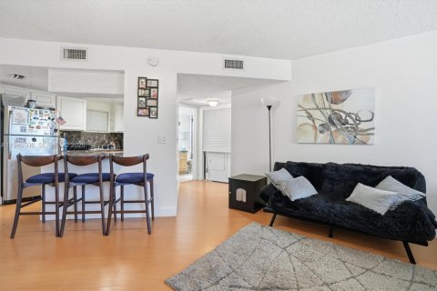 Copropriété à vendre à Doral, Floride: 1 chambre, 75.25 m2 № 2008485 - photo 8