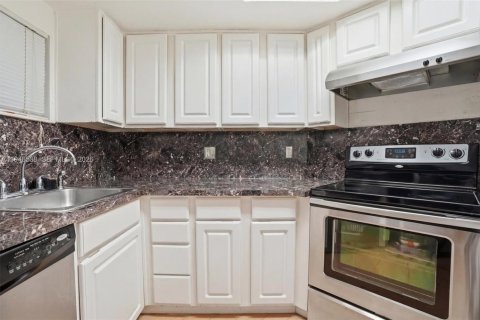 Copropriété à vendre à Doral, Floride: 1 chambre, 75.25 m2 № 2008485 - photo 4