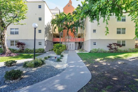Condominio en Doral, Florida, 1 dormitorio  № 2008485