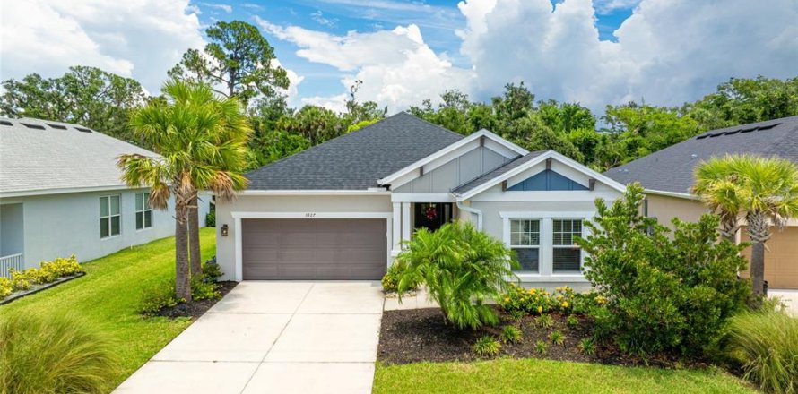 House in Palmetto, Florida 4 bedrooms, 223.24 sq.m. № 1797839