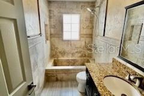 House in Venice, Florida 3 bedrooms, 153.85 sq.m. № 1858284 - photo 14