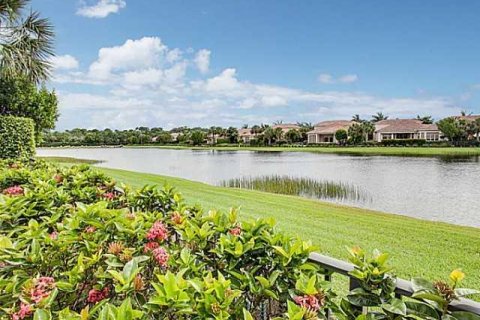 House in Palm Beach Gardens, Florida 3 bedrooms, 271.27 sq.m. № 970222 - photo 1
