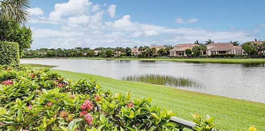 House in Palm Beach Gardens, Florida 3 bedrooms, 271.27 sq.m. № 970222
