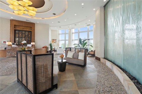 Condo in Sunrise, Florida, 2 bedrooms  № 2040067 - photo 19